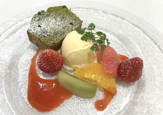 〈神戸開花亭〉 抹茶とあずきのパウンドケーキ バニラアイス添え
