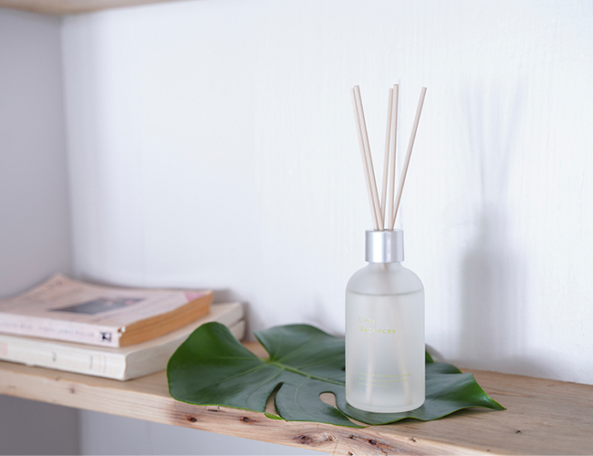 ラベンダーとマンダリンのリードディフューザー作り