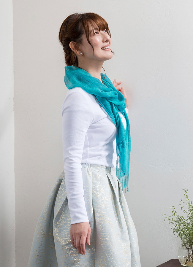 日本大青で染めたボタニカルストール
