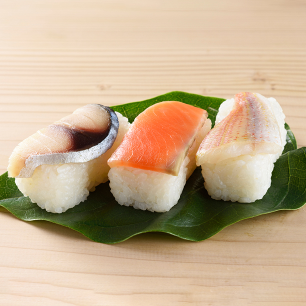 柿の葉すし 鯖・鮭・鯛