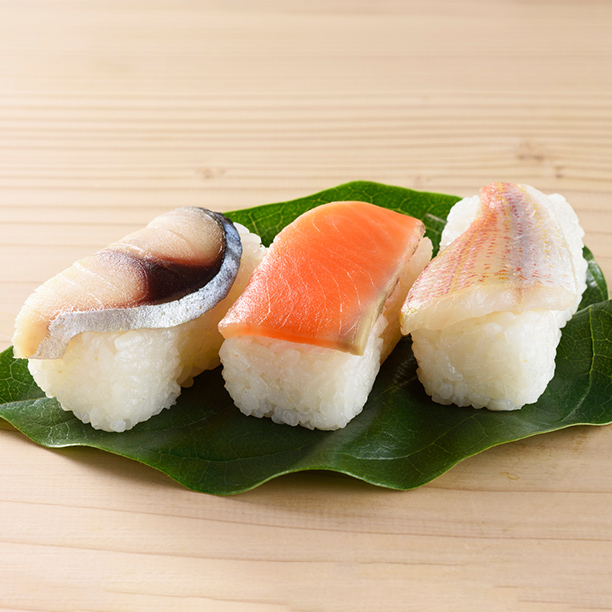 柿の葉すし 鯖・鮭・鯛
