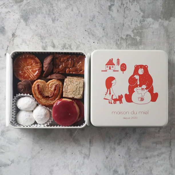 ミエルの赤いクッキー缶