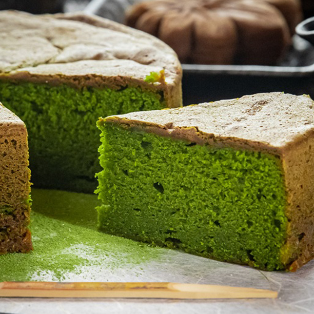 しっとり仕立ての抹茶満月(抹茶バターケーキ)
