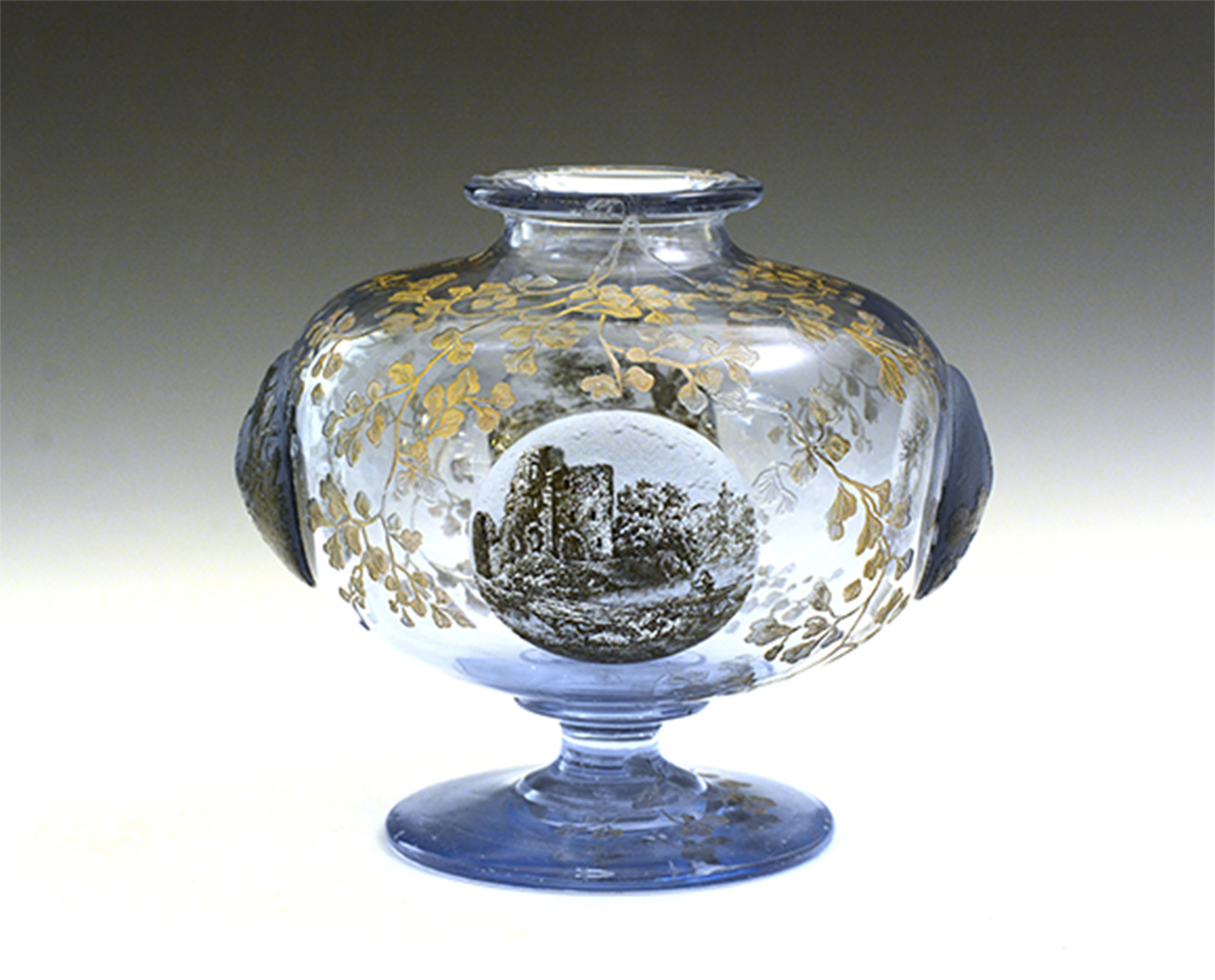 ドーム「狩猟文脚付カボッション花器」