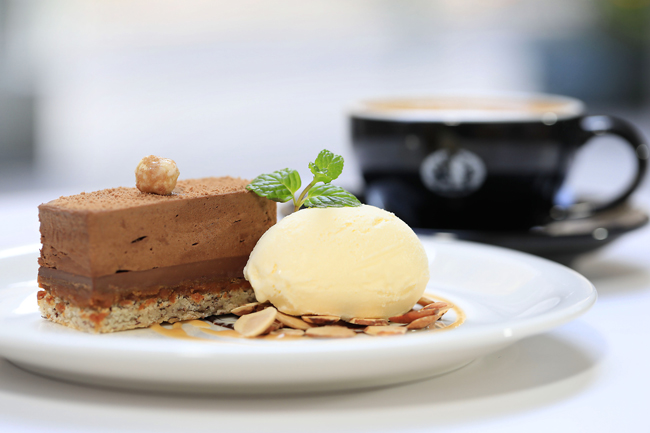 カフェラ リニューアル1周年記念 オリジナルケーキ販売 大丸神戸店 カフェラ リニューアル1周年記念 オリジナルケーキ販売 大丸神戸店