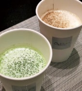 〈茶房アドニス＂福寿草”ティー＆スイーツby福寿園〉抹茶カプチーノ・ほうじ茶カプチーノ（ホット）