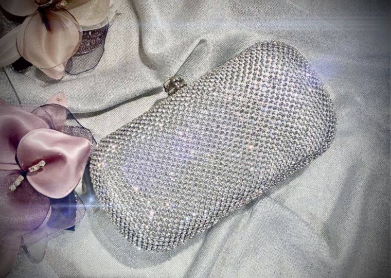 〈フォーマルサロン〉