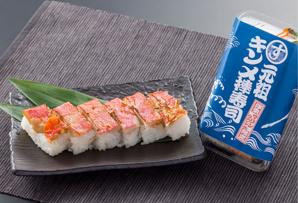 道の駅伊東マリンタウン 「〈海と寿司と揚げ 伊豆まるす〉キンメ棒寿司」