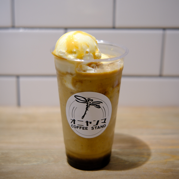 〈オニヤンマコーヒー〉キャラメルエスプレッソフラッペ