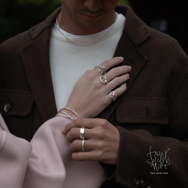 ピュアな素材、純銀で作るアクセサリーブランド〈フォーセブンナイン