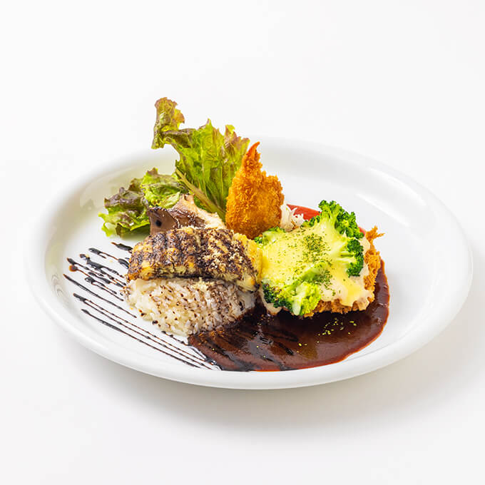 赤クマ食堂洋食3種！オマール海老のコロッケとチキンのパリっ娘風、具だくさんピラフ添えの画像