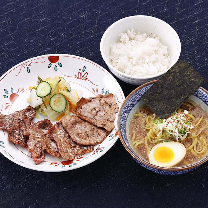 牛たん辺見牛たん焼きとハーフラーメンの画像