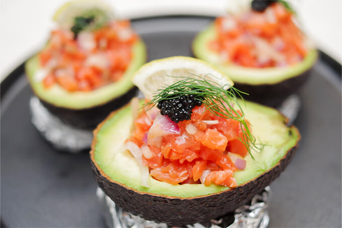 アボガドボードのサーモンタルタル