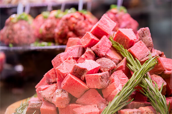 希少部位トモサンカクの贅沢しっとりローストビーフパヴェ仕立て