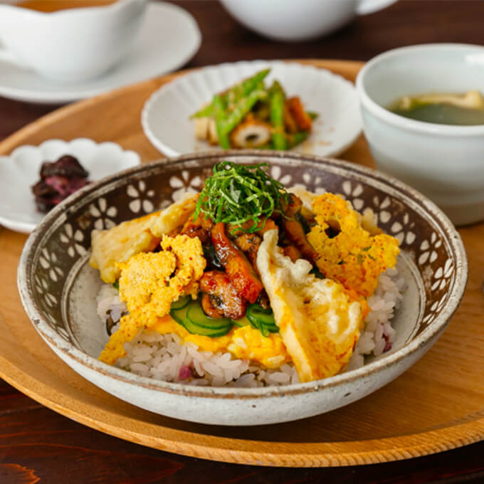 北海道産あなごとたけのこフラットのちらし寿司