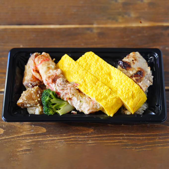 きのこご飯とたまご焼き弁当