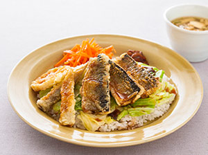 さんまと根菜の甘辛だれごはん(みそ汁付)