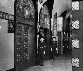 大阪店エレベーターガール（昭和8年）