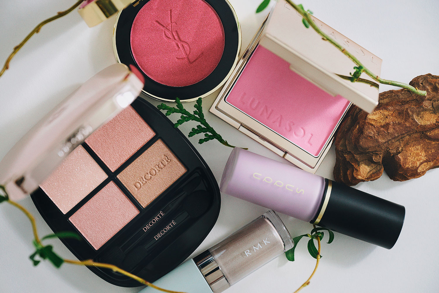 百花繚乱。心浮き立つ春色コスメ。厳選5ブランドの注目アイテム！