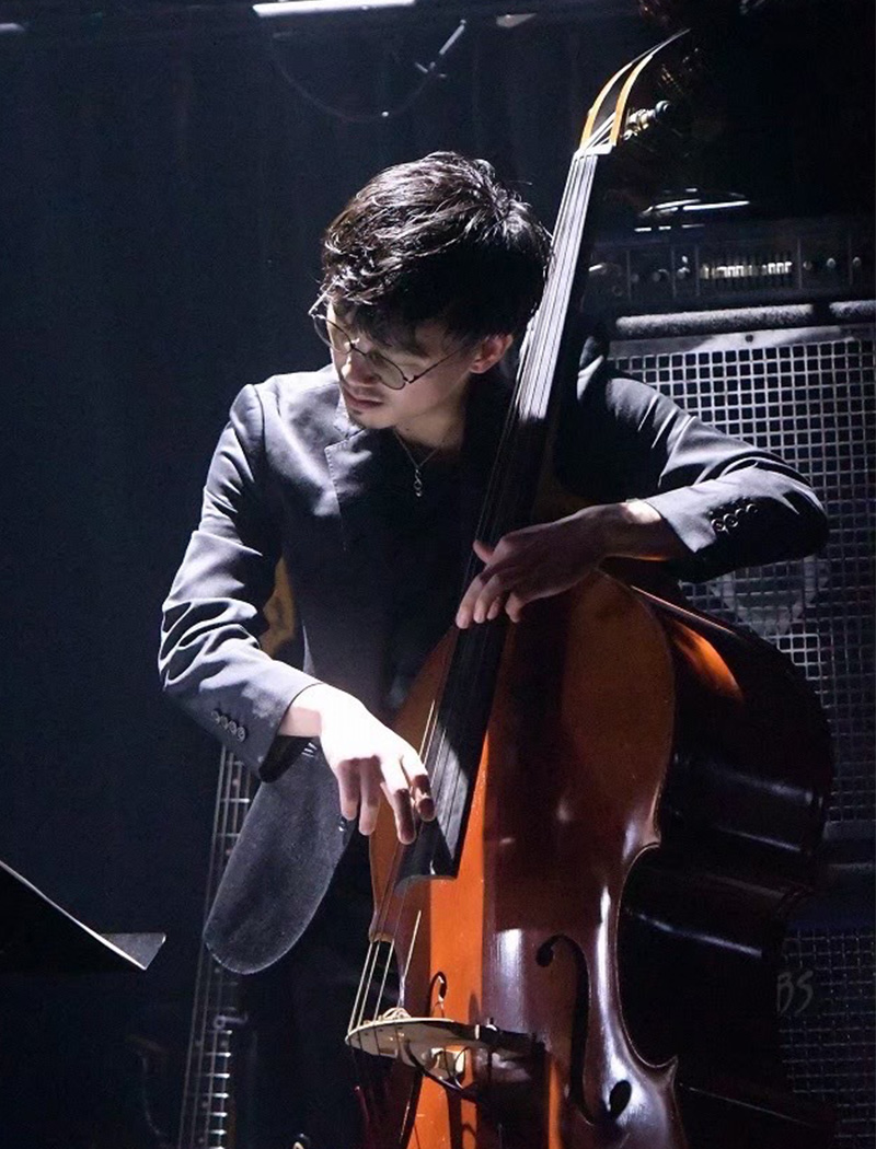 坂田慶治〈Bass〉