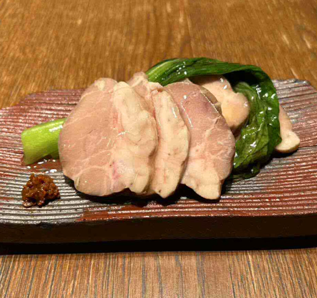 ばあく豚の塩だし煮 生七味添え