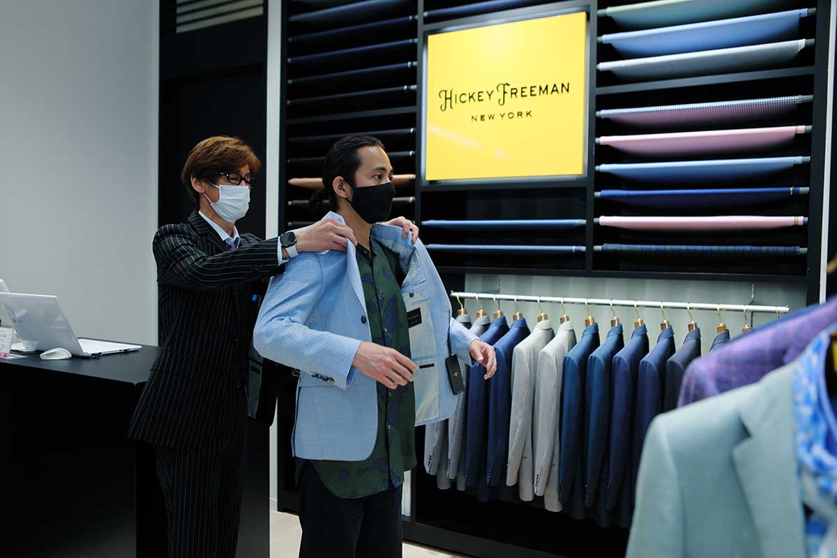 オーダーで、一着一着、ハンドメイドする着心地のよさ。HICKEY FREEMAN