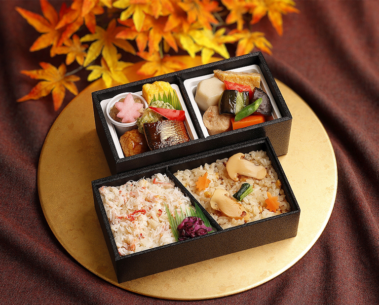 〈なだ万厨房〉松茸御飯と蟹御飯の二段重