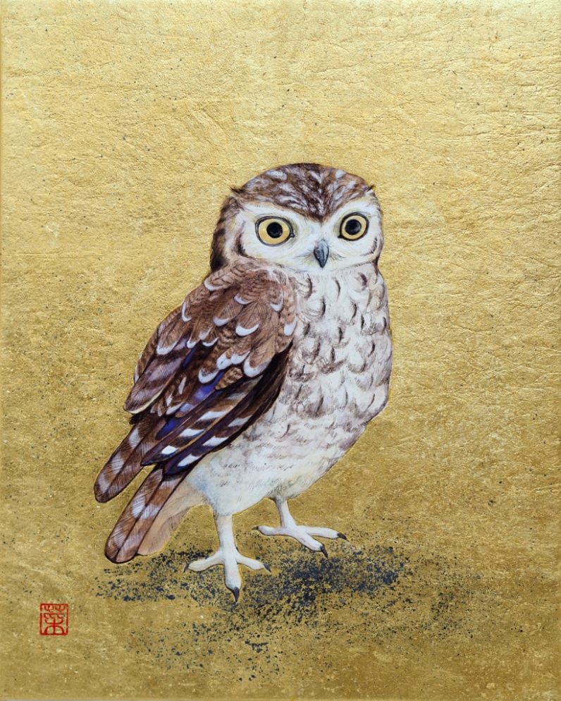 柏木菜々子「金のフクロウ」F3号 和紙に岩絵の具の作品画像です。