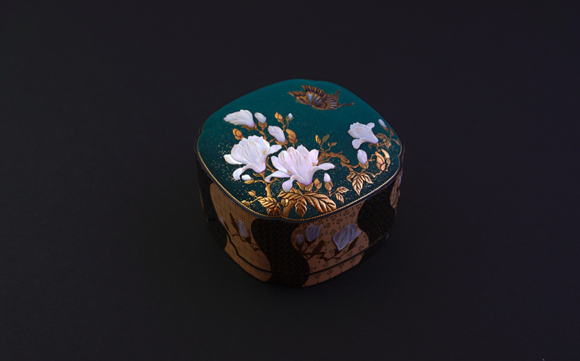 雲龍庵 北村辰夫「花蝶蒔絵伽羅箱」