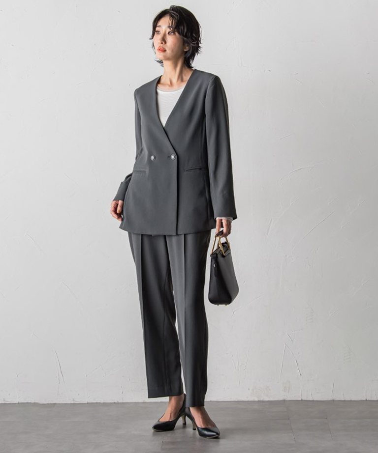 〈ラエフ〉Vネックノーカラージャケット テーパードパンツ