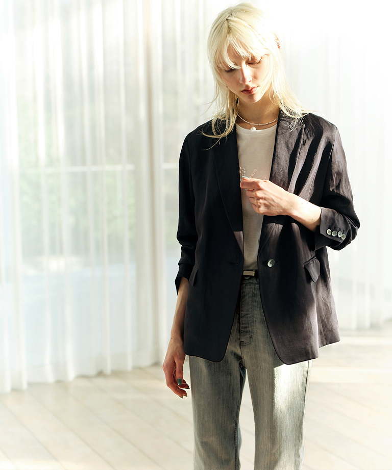 〈コムサステージ〉ピークトラベルジャケット