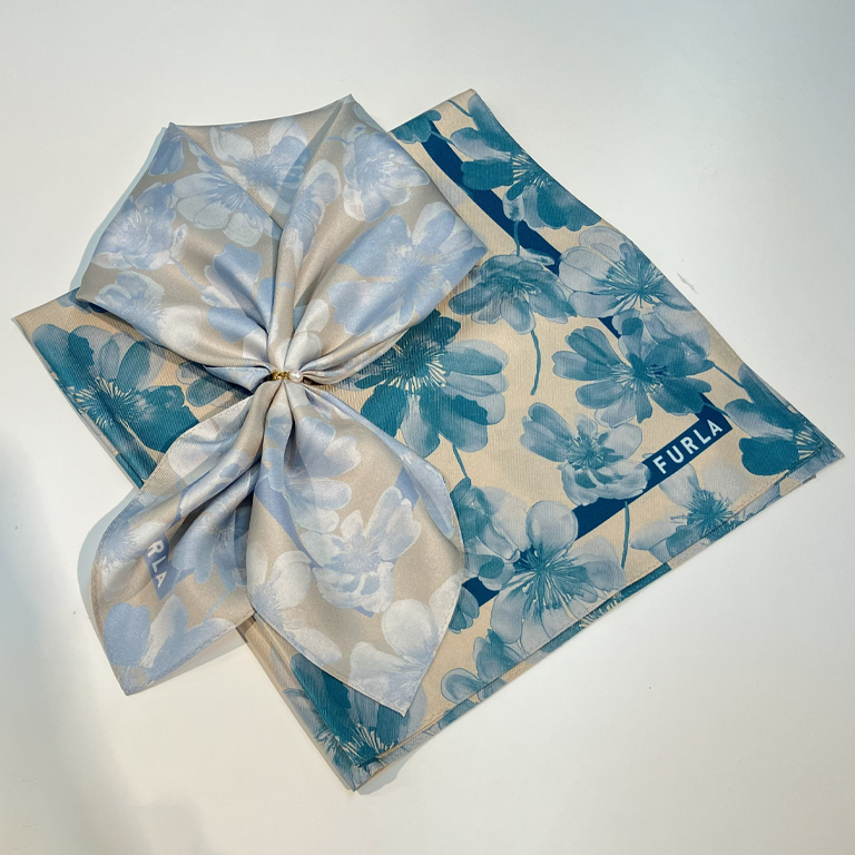 〈フルラ〉シルクスカーフ〈ルナルーチェ〉スカーフリング