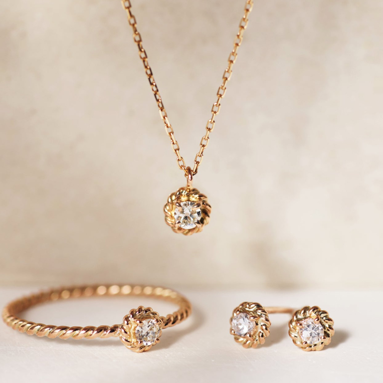 〈マザーハウス〉