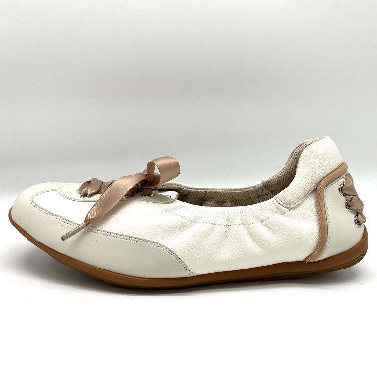 〈モード・エ・ジャコモ〉薄底スニーカー