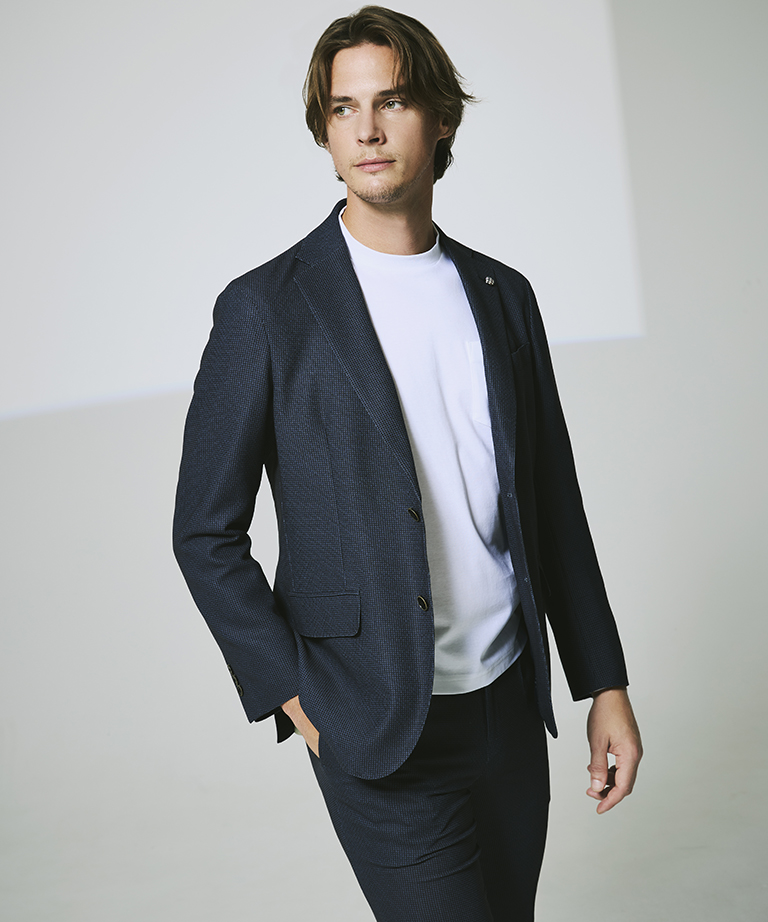 〈アクアスキュータム〉ジャケット