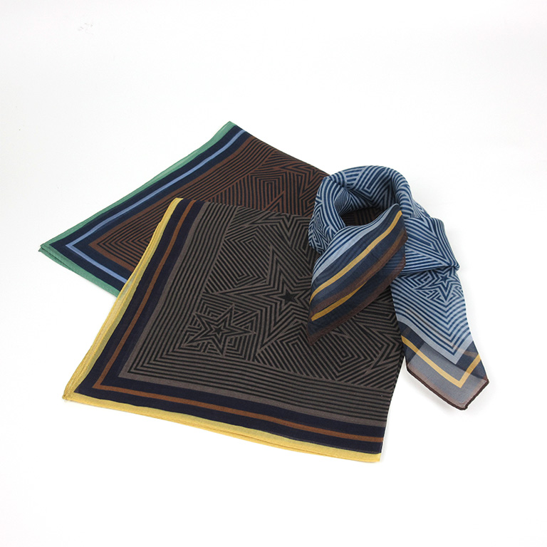 〈アールダムン〉スカーフ