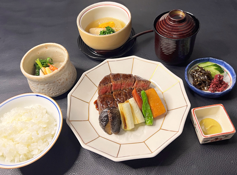 つる家