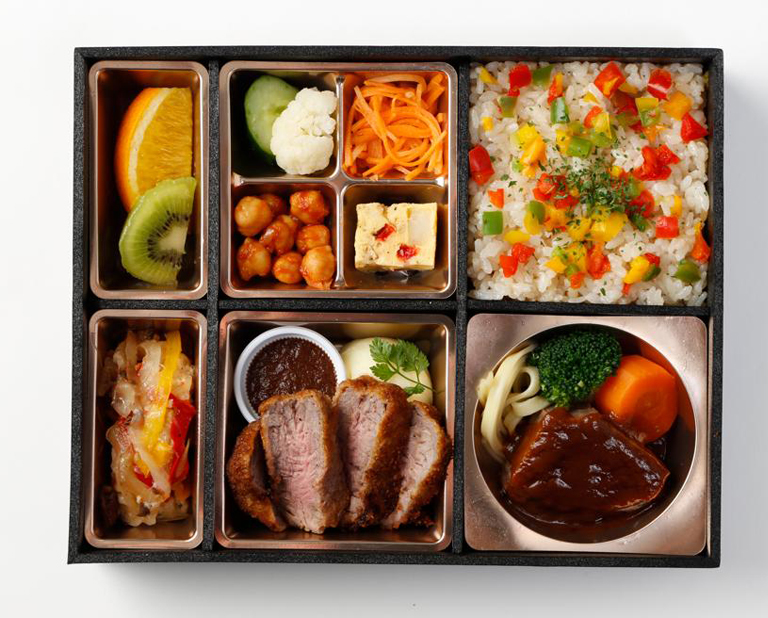 〈西洋銀座〉牛フィレ肉のカツレツ＆黒毛和牛ビーフシチュー弁当