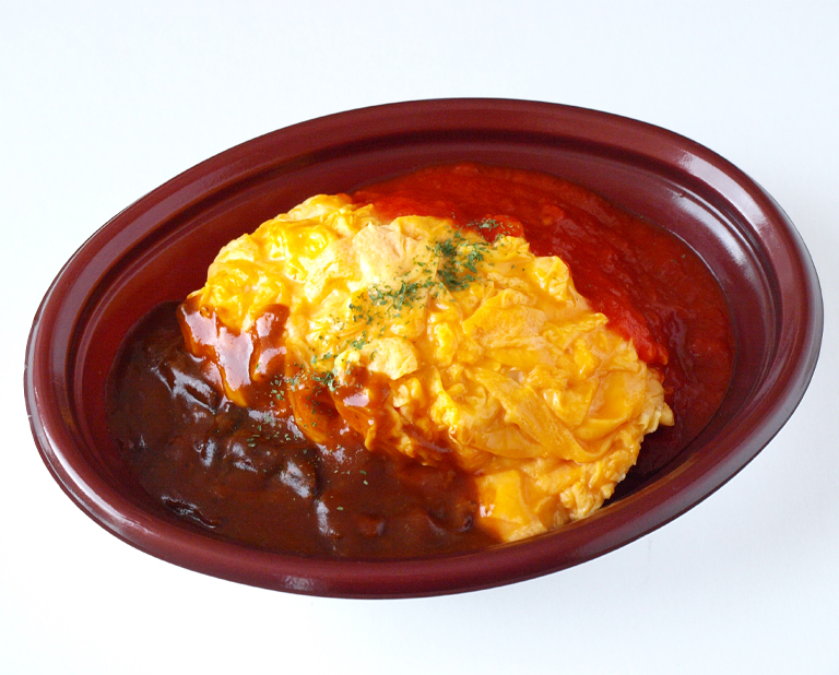 〈たいめいけん〉2色ソースのオムライス(トマト＆ハヤシ)