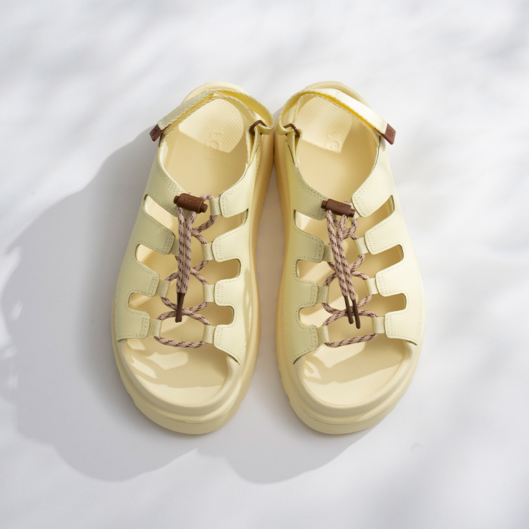 UGG for emmi UGG for emmiGOLDENGLOW TOGGLE