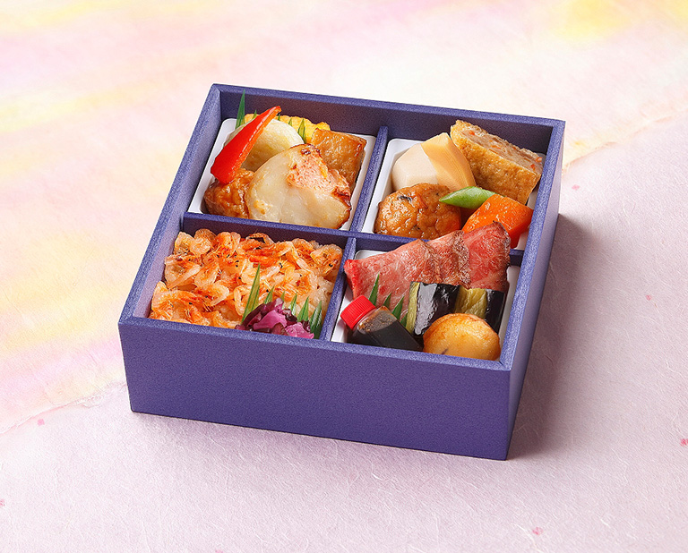 〈なだ万厨房〉ローストビーフと桜海老御飯のお弁当