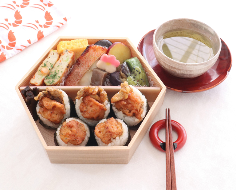 〈地雷也〉舞茸天むす・秋の六角弁当