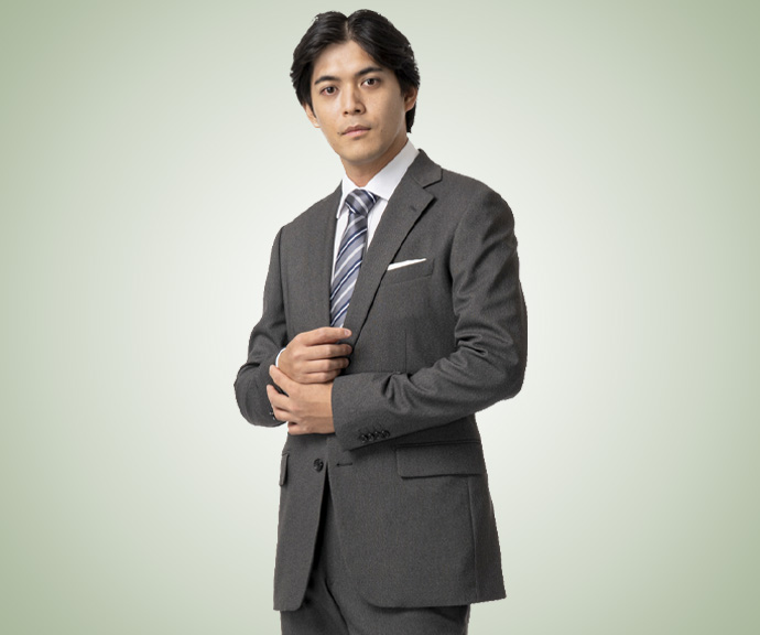 ストレッチ素材使用スーツなど2着