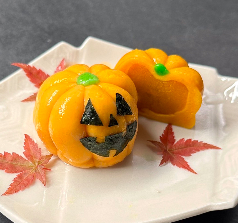 〈つる家〉ハロウィン麩まんじゅう