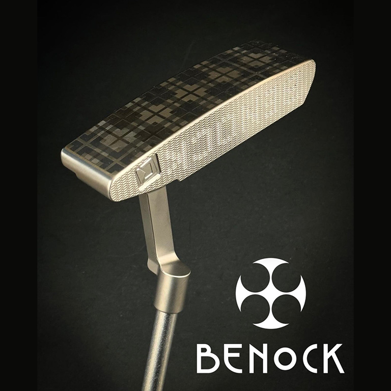 〈ゴルフ用品売場〉