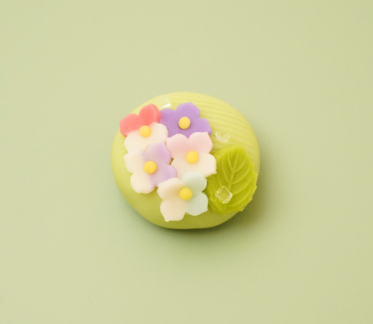 〈塩瀬総本家〉特別上生菓子　紫陽花(あじさい)
