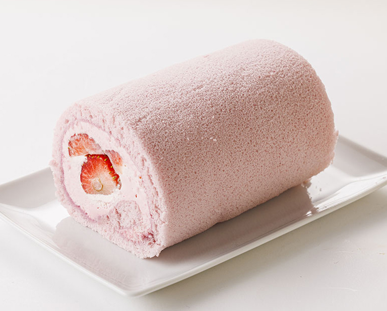 〈京橋千疋屋〉桜と苺のロールケーキ