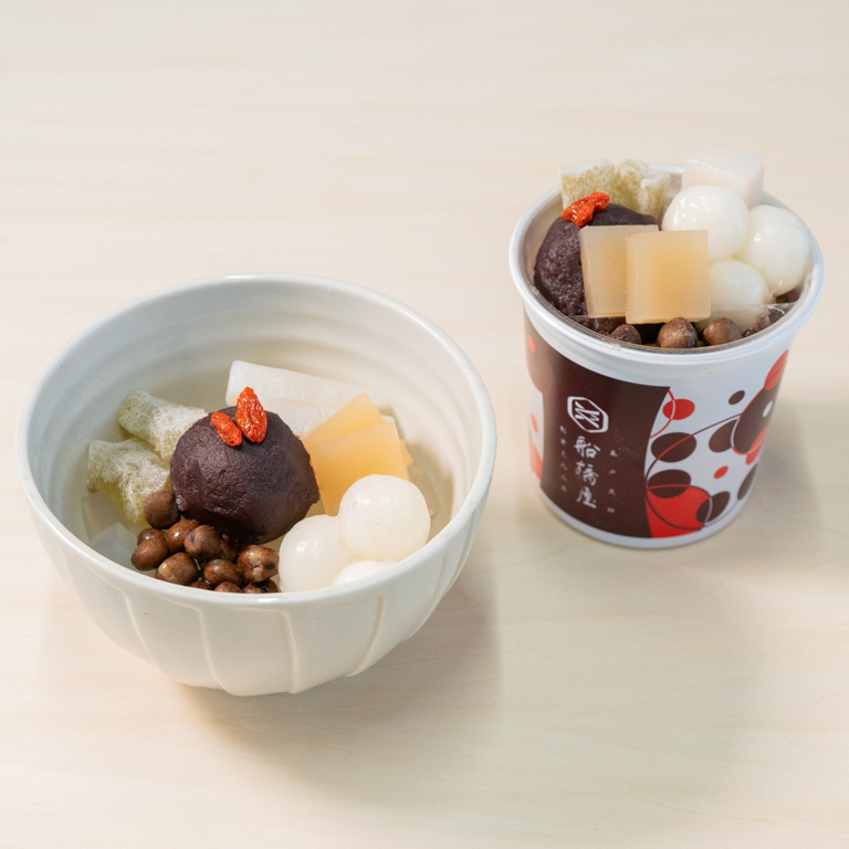 〈船橋屋〉白玉あんみつ