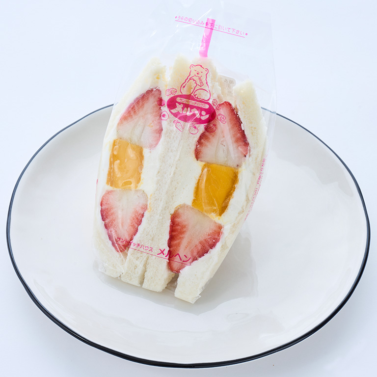 〈メルヘン〉苺＆マンゴー生クリーム