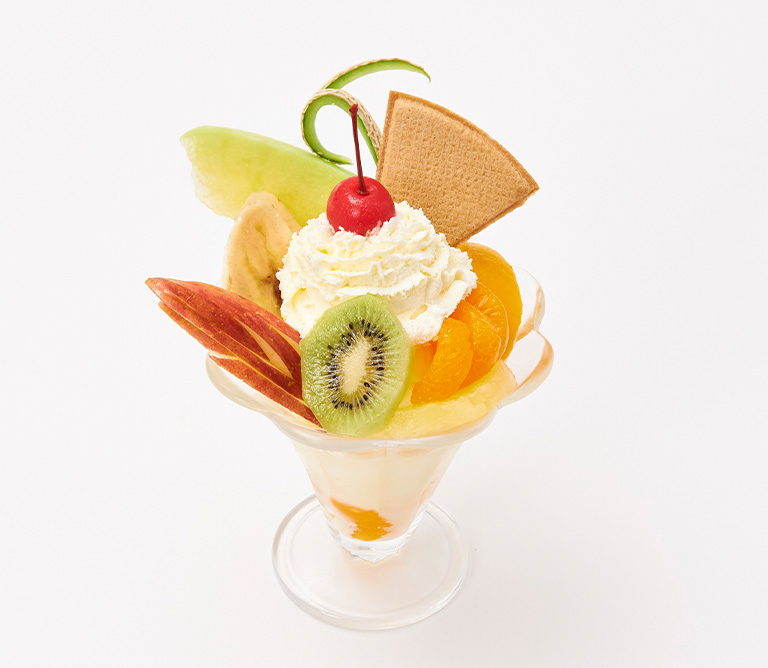 〈イノダコーヒ〉フルーツパフェ